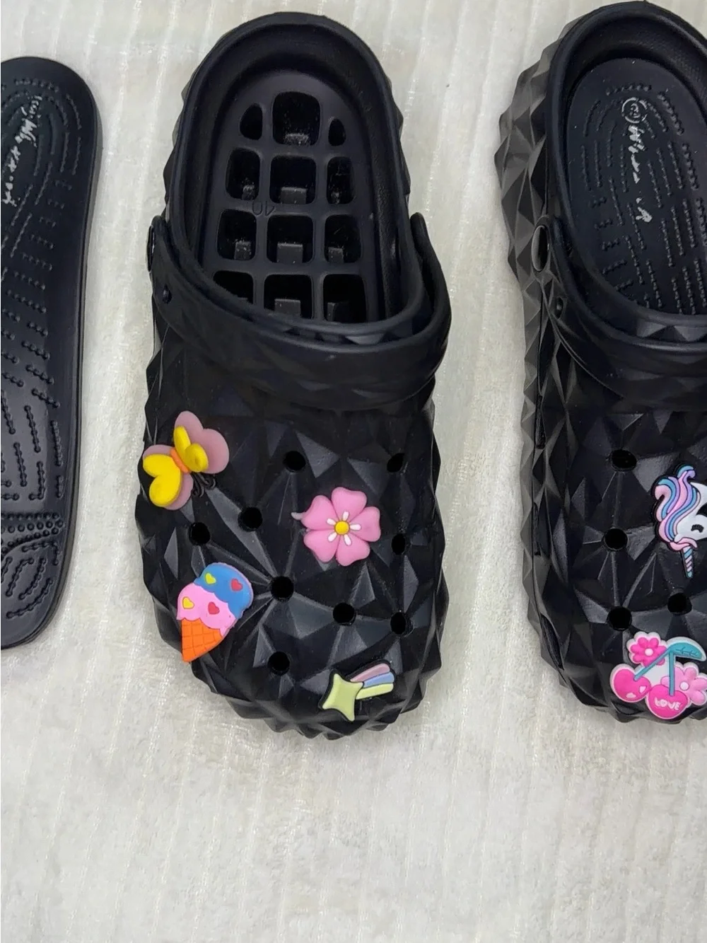Crocs Black Textured Clog Sandals with Charms - Size 40 / US 9